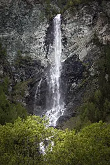 Daytime Alpine Scene Drucke: Waterfall at the Grossglockner