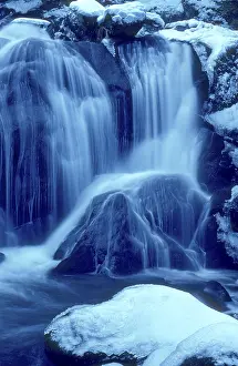 Frozen Waterfall Scene Drucke: Waterfall with ice and snow