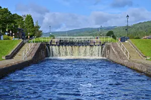 Scottish Highlands Nature Drucke: A waterfall within a lock with trees and hills in the background