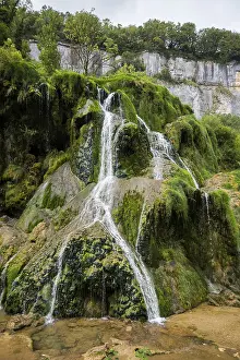 Moss Grown Rock Formations Drucke: Waterfall and moss-covered rocks