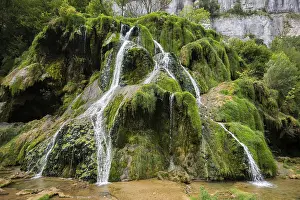 Moss Covered Rocks Drucke: Waterfall and moss-covered rocks