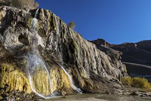 Uninhabited Lake Scenery Drucke: Waterfall at a overflow of the lower lake