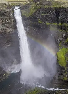 Northern Europe Natural Spectacle Drucke: Waterfall with rainbow at the Haifoss