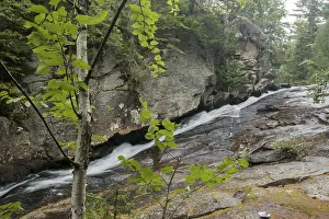 Uninhabited River Scene Drucke: Waterfall running under a rock