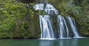 Deserted Creek Scene Drucke: Waterfall from the source of the Lison in a haven of tranquillity with its waterfall surrounded by woods