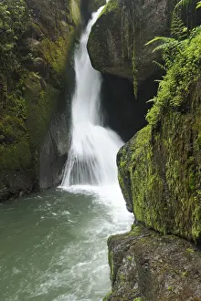 Central America Nature Photography Drucke: Waterfall at the source of Rio Savegre