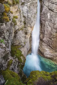 Banff National Park Waterfall Drucke: Waterfall, Upper Falls, Mountain River in a Gorge