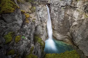 Banff National Park Waterfall Drucke: Waterfall, Upper Falls, mountain river in a gorge