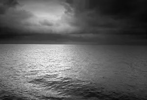 Cloudy Waterfront Scene Drucke: Wave