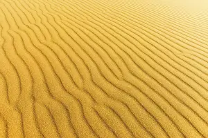 Wellenmuster im Sand, Namib-Wüste, Namibia.