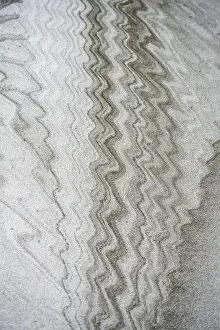 Wavy Sand Structure Drucke: Wave pattern in the sand, sandy beach