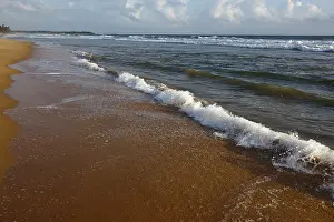 Beach Landscape Drucke: Wave surging on sand on beach