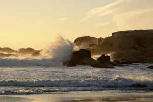 Deserted Beach In Cape Town Drucke: Waves on the beach of Camps Bay