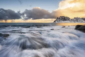 Deserted Beaches In Northern Europe Drucke: Waves on the beach at Uttakleiv