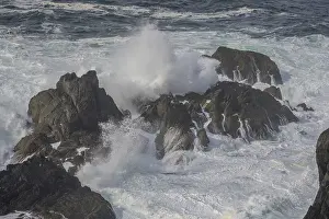 European Nature Images Drucke: Waves blazing against cliffs, Ballaghboy