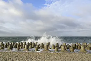 Concrete Breakwaters Drucke: Waves break at concrete breakwaters