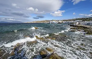 Mediterranean Beach Scene Drucke: Waves breaking between the rocks on the beach