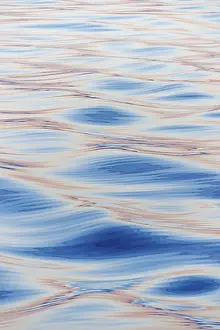 Full Frame Exterior View Photo Drucke: Waves in the evening light, sea
