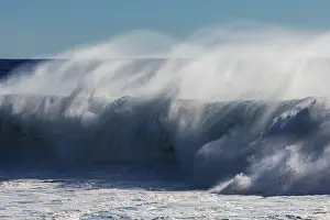 Jardim Do Mar Coastline Drucke: Waves on the ocean off Madeira