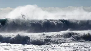 Waves On The Atlantic Ocean Drucke: Waves on the ocean off Madeira