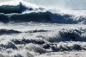 Deserted European Beaches Drucke: Waves on the ocean off Madeira
