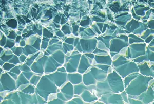 Deserted Swimming Pool Drucke: Waves in a pool