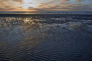 Evening Light Coastal Scene Drucke: Waves, ripples in the sand at sunset