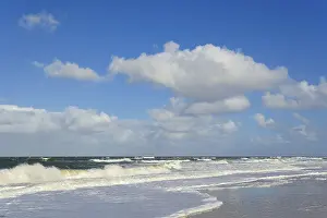 North Sea Coastline Drucke: Waves running out at the sandy beach