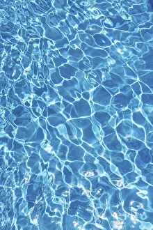 Wavy Structure Design Drucke: Wavy blue water surface with reflections
