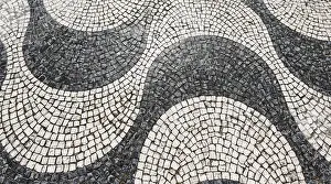 Close Up Wavy Design Drucke: Wavy pattern in pavement, black and white