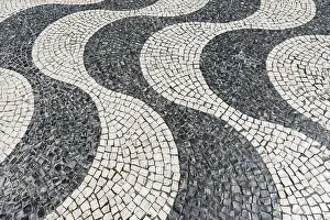 Wavy Pavement Pattern Drucke: Wavy pattern in pavement, black and white