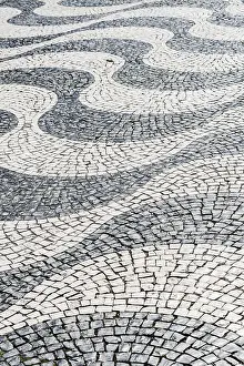 Close Up Wavy Design Drucke: Wavy pattern in pavement, black and white