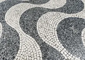 Wavy Pavement Pattern Drucke: Wavy pattern in pavement, black and white