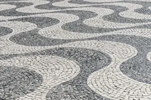 Close Up Wavy Design Drucke: Wavy pattern in pavement, black and white