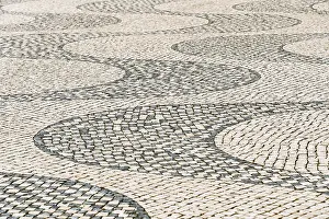 Wavy Pavement Pattern Drucke: Wavy pattern in pavement, black and white