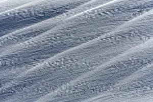 Deserted Austrian Landscape Drucke: Wavy snow surface with structures