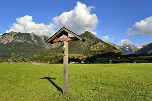 Oberstdorf Mountain View Drucke: Way cross in the Loretto Meadows