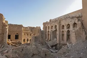 Oman Architecture Drucke: Weathered and crumbling structures in Al Hamra