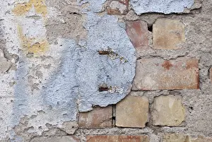 Weathered Brick Wall Drucke: A weathered wall with remains of plaster and exposed bricks