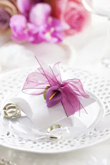 Deserted Restaurant Table Setting Drucke: Wedding place setting with small present for guests