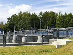 Deserted Waterfront Germany Drucke: Weir on the river Spree with bridge