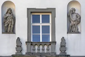 Deserted German Castle Drucke: West facade with window and two stone figures