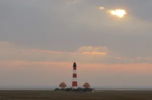 Westerhever Lighthouse Drucke: Westerhever lighthouse at sunset