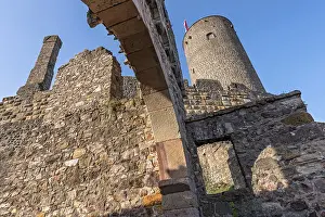 Medieval Castle Ruin Drucke: Western keep, castle tower