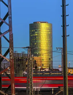Evening Light Europe Drucke: Westhafen Tower in the evening sun