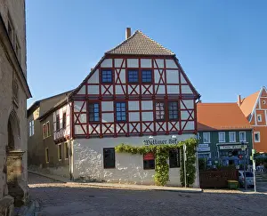 Drucke von Wettiner Hof, architektonisches Denkmal, Wettin, Saalekreis, Sachsen-Anhalt, Deutschland Bauernhaus-Architektur Drucke: Wettiner Hof, architektonisches Denkmal.
