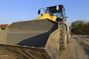 Mutterstadt Development Area Drucke: Wheel loader at sunset, here in the RingstraBe development area (Mutterstadt)