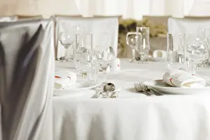 Sterling Silver Utensils Drucke: White beautiful table set for a wedding dinner