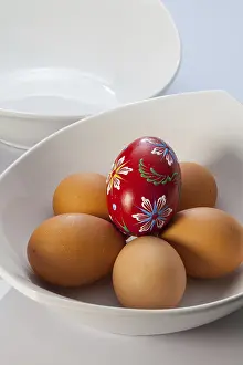 Traditional Easter Meal Setup Drucke: Two white ceramics bowls, easter eggs