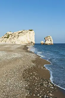 Mediterranean Sea Coastline Drucke: White chalk cliffs, Aphrodite Rocks